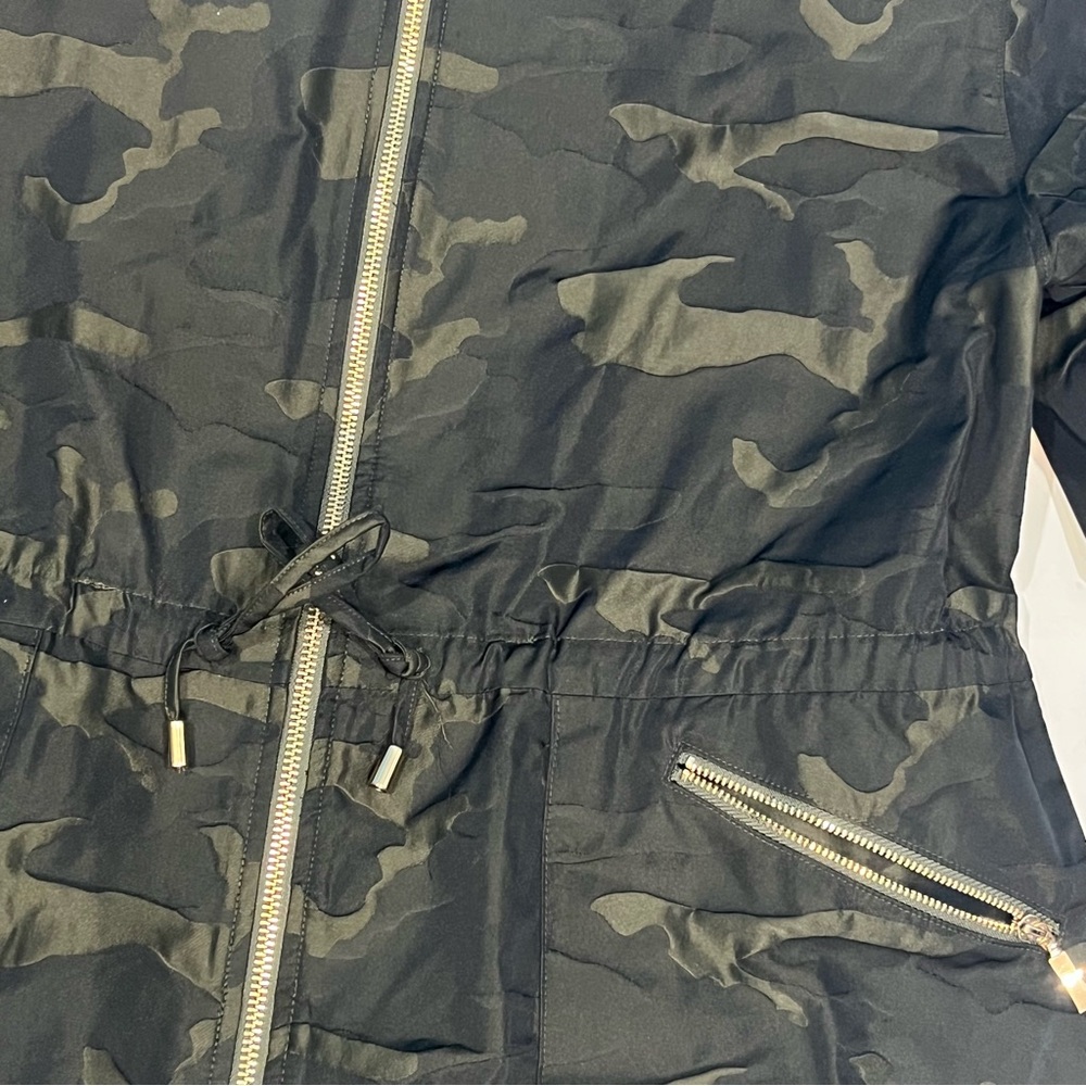 Chico's Zenergy Green Anorak Camo Embossed Full Zip Jacket With Hood Size 8/10 - Picture 5 of 16